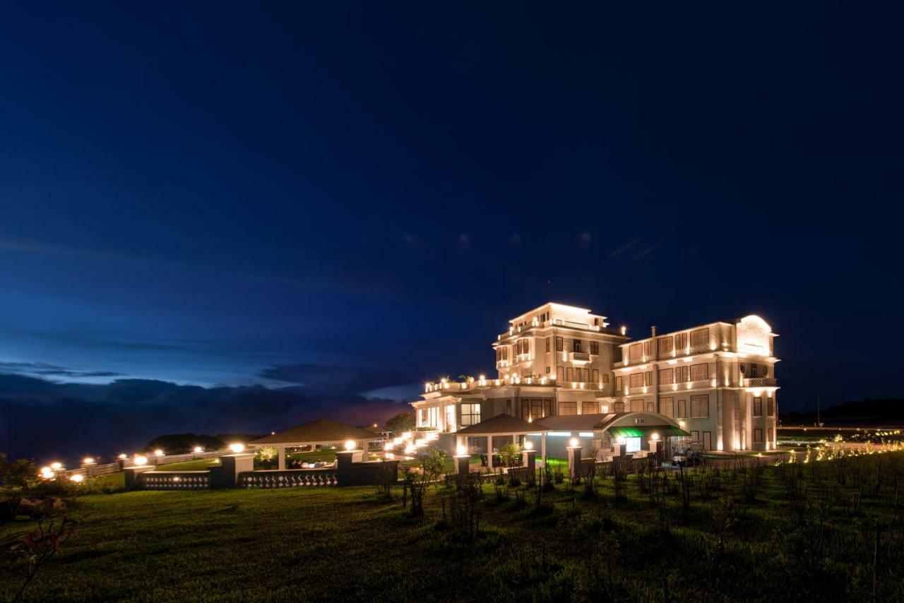 Le Bokor Palace Kampot Exterior foto